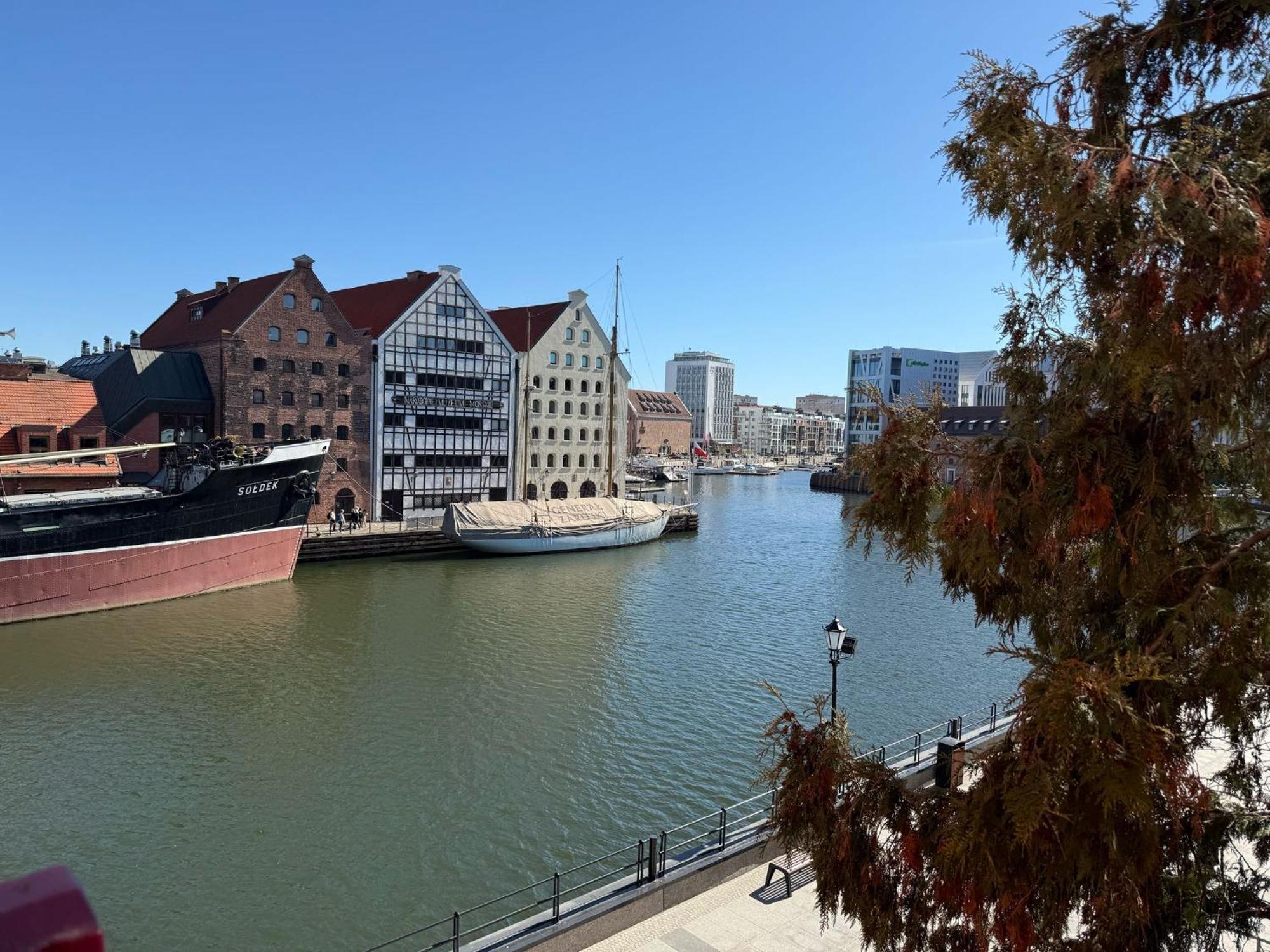 Motlawa Apartments - Old Town & River Viev, Fast Wifi Gdansk Bagian luar foto
