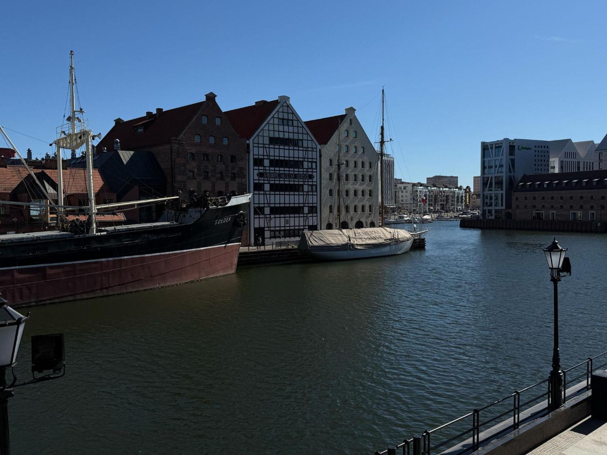 Motlawa Apartments - Old Town & River Viev, Fast Wifi Gdansk Bagian luar foto